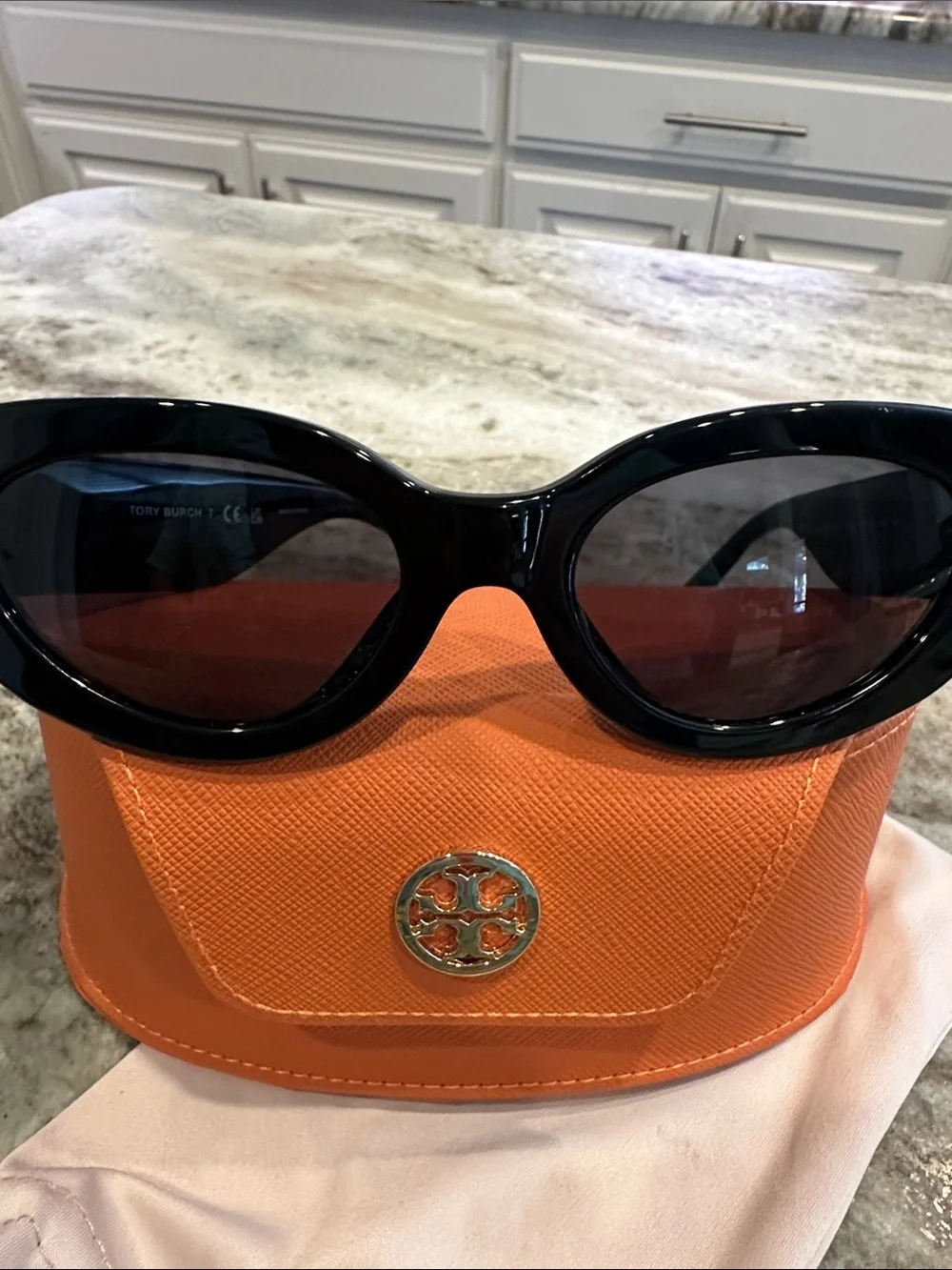 Tory Burch Kira Black Cat Eye Sunglasses w/ Case & Cloth